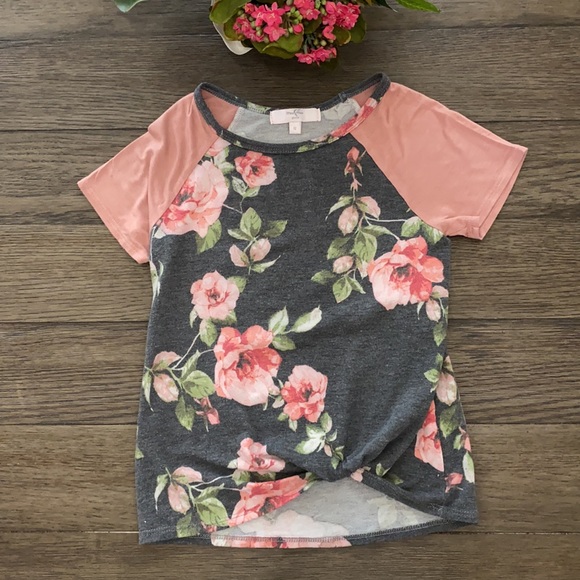 Size Small floral tee from Moa Moa girls - Picture 2 of 5